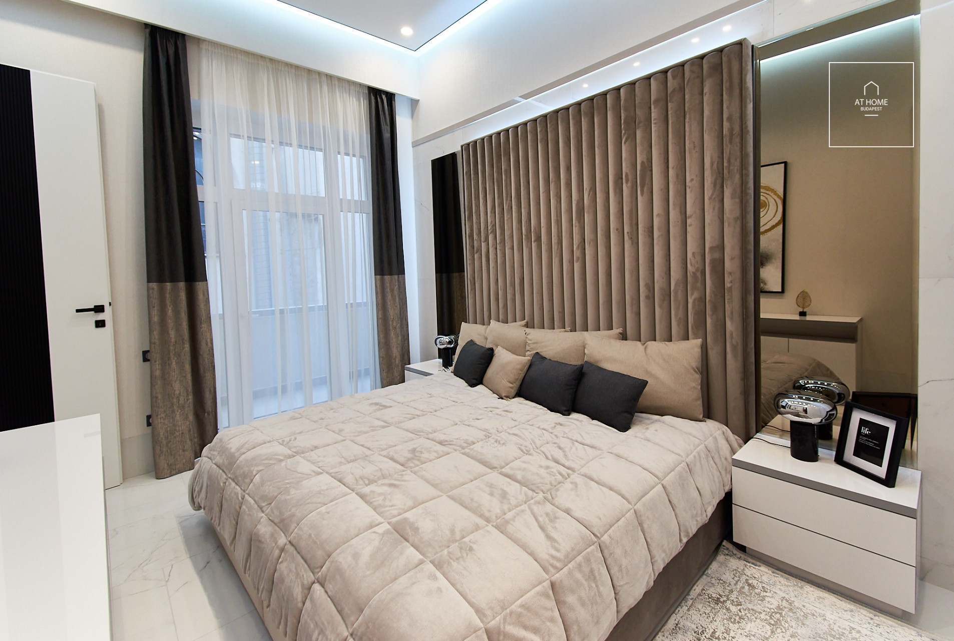 Exclusive classical luxury apartment in Budapest, 5th district, downtown