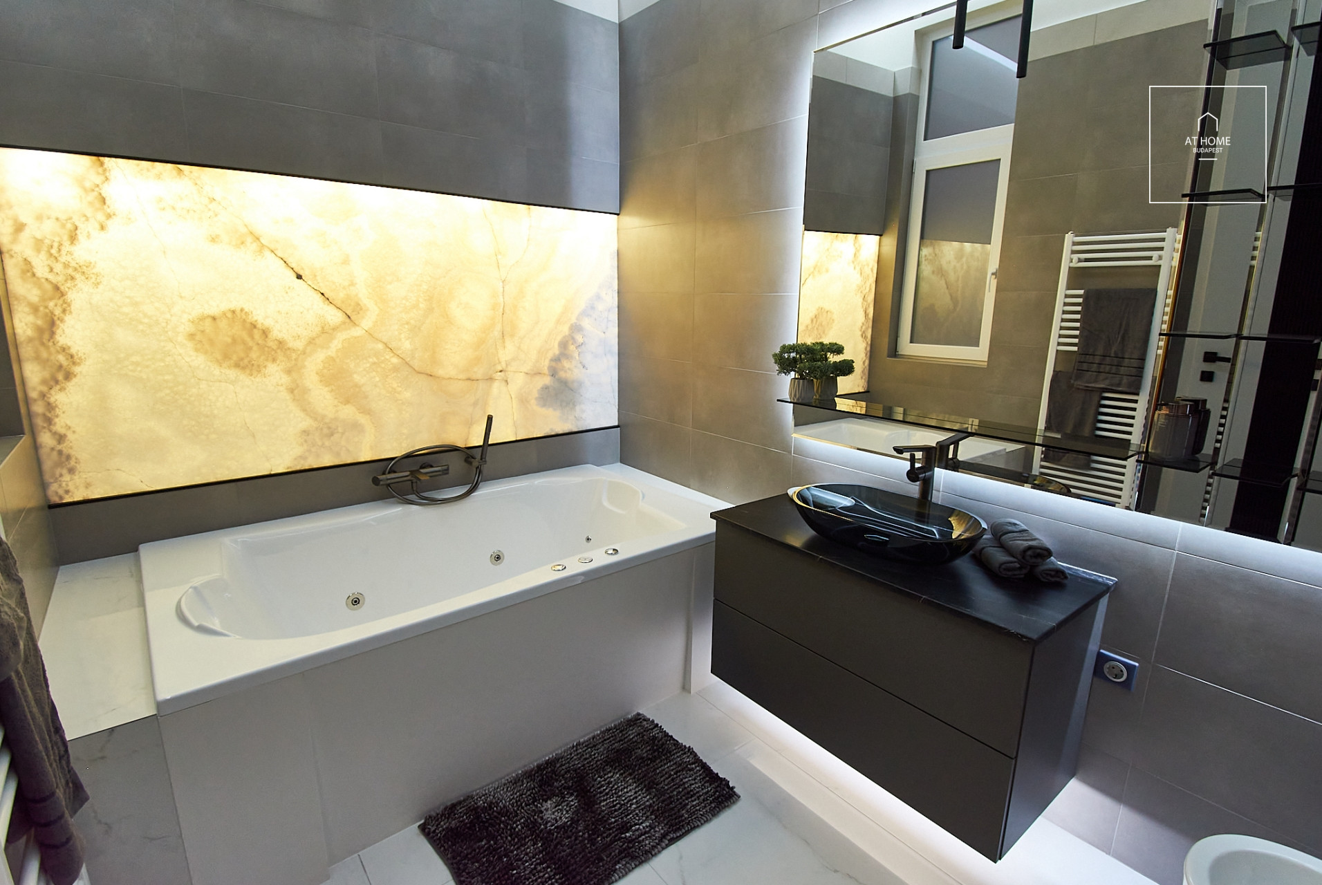 Exclusive classical luxury apartment in Budapest, 5th district, downtown