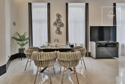 Exclusive 117 sqm luxury apartment with a circular balcony for sale in District VI, Terézváros