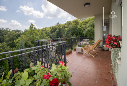 Three-bedroom panoramic villa apartment for rent in Budapest, District II, Kurucles.