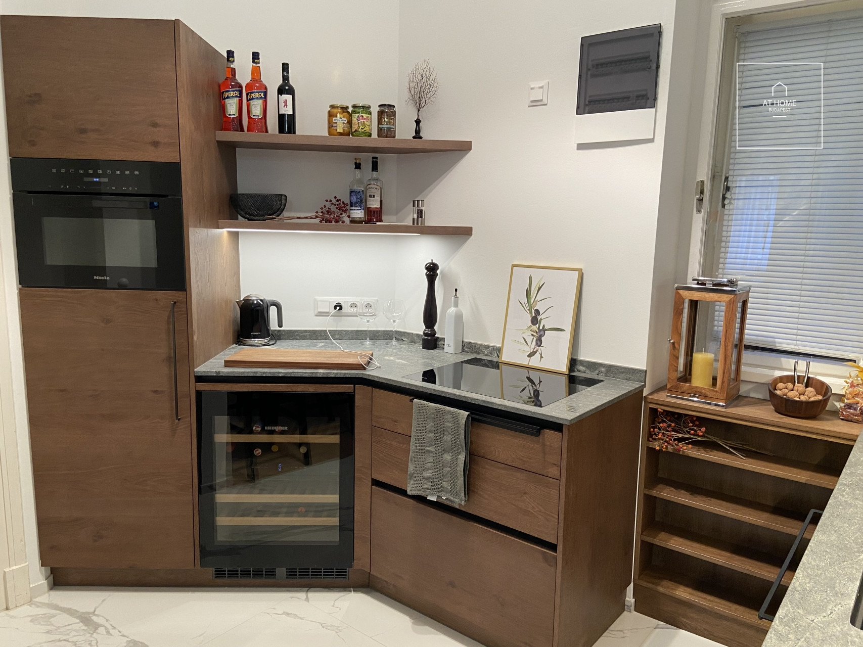 A two-bedroom premium apartment is available for rent in District V of Budapest, in Lipótváros.