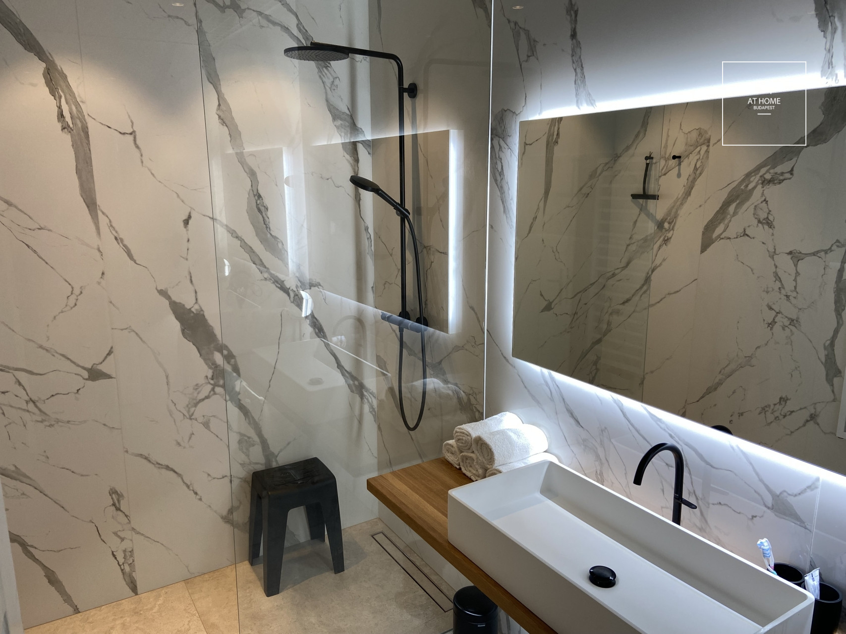 A two-bedroom premium apartment is available for rent in District V of Budapest, in Lipótváros.