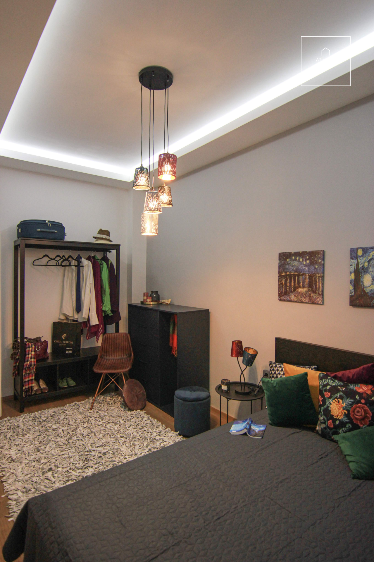 Refurbished 3-bedroom apartment for rent in the Palace quartier