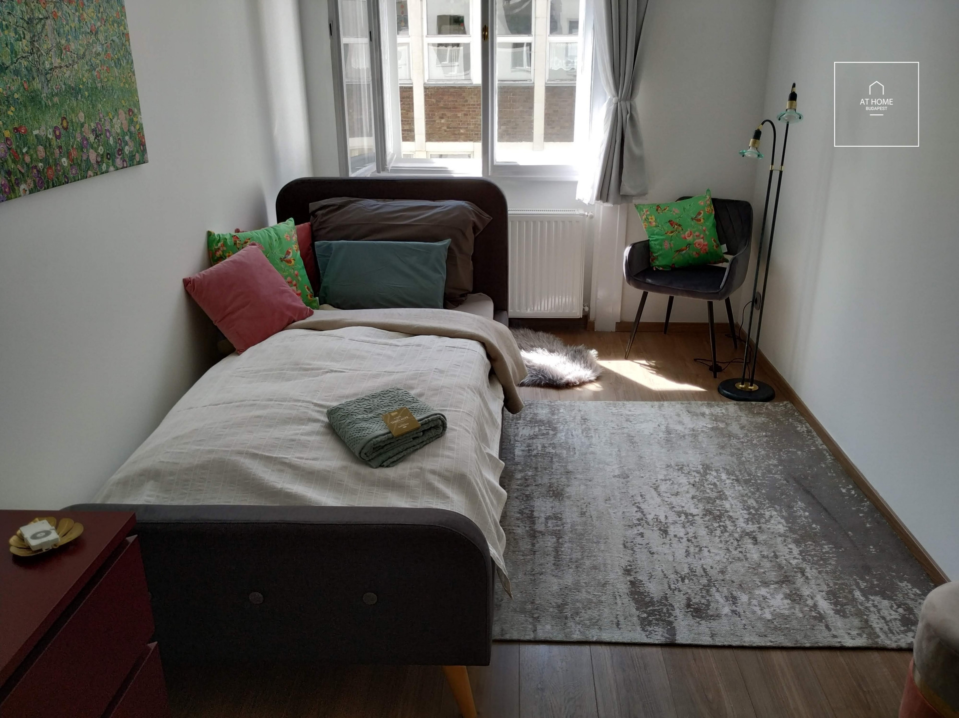 Felújított 3 hálószobás lakás kiadó a Palotanegyedben