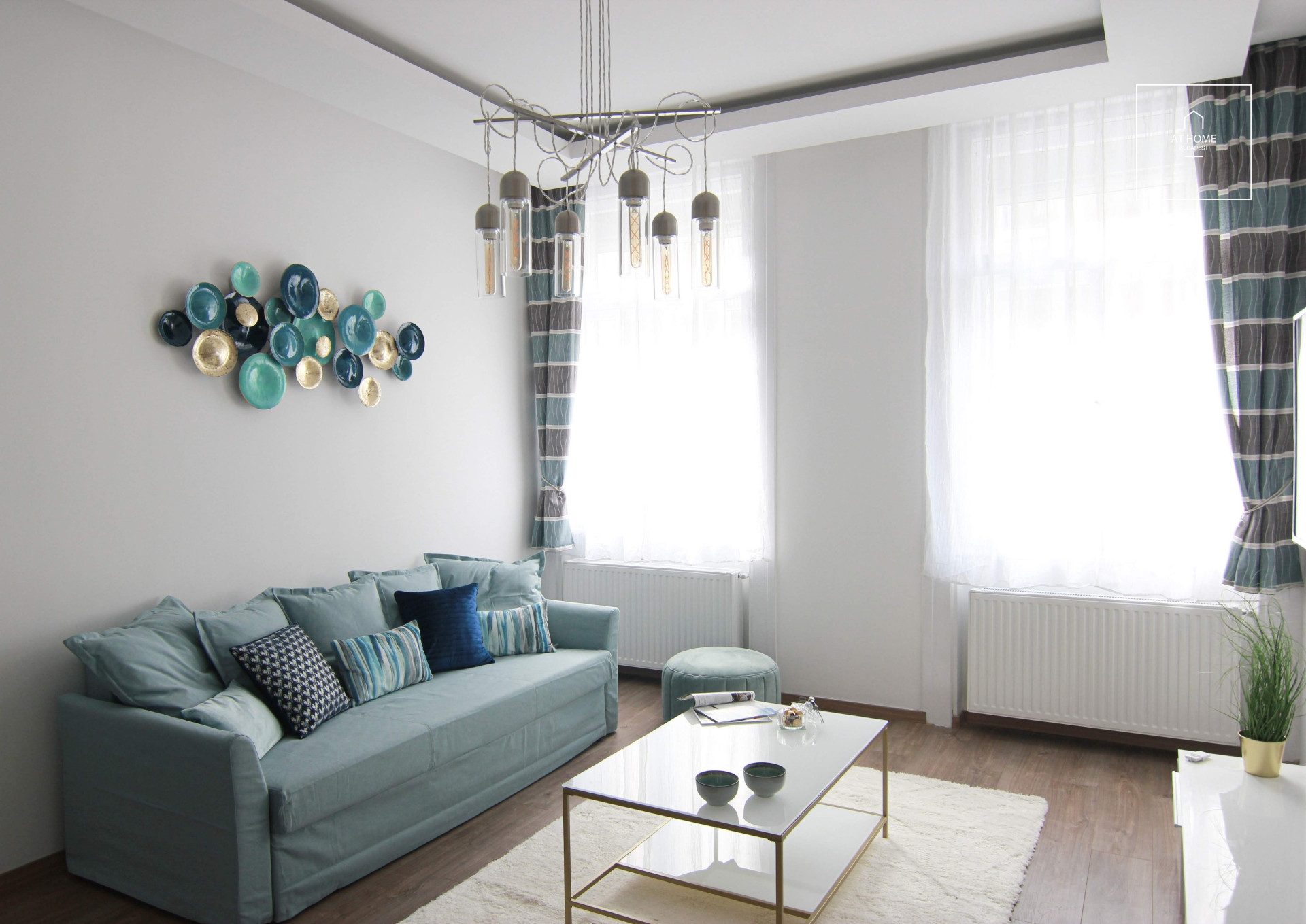 Refurbished 3-bedroom apartment for rent in the Palace quartier