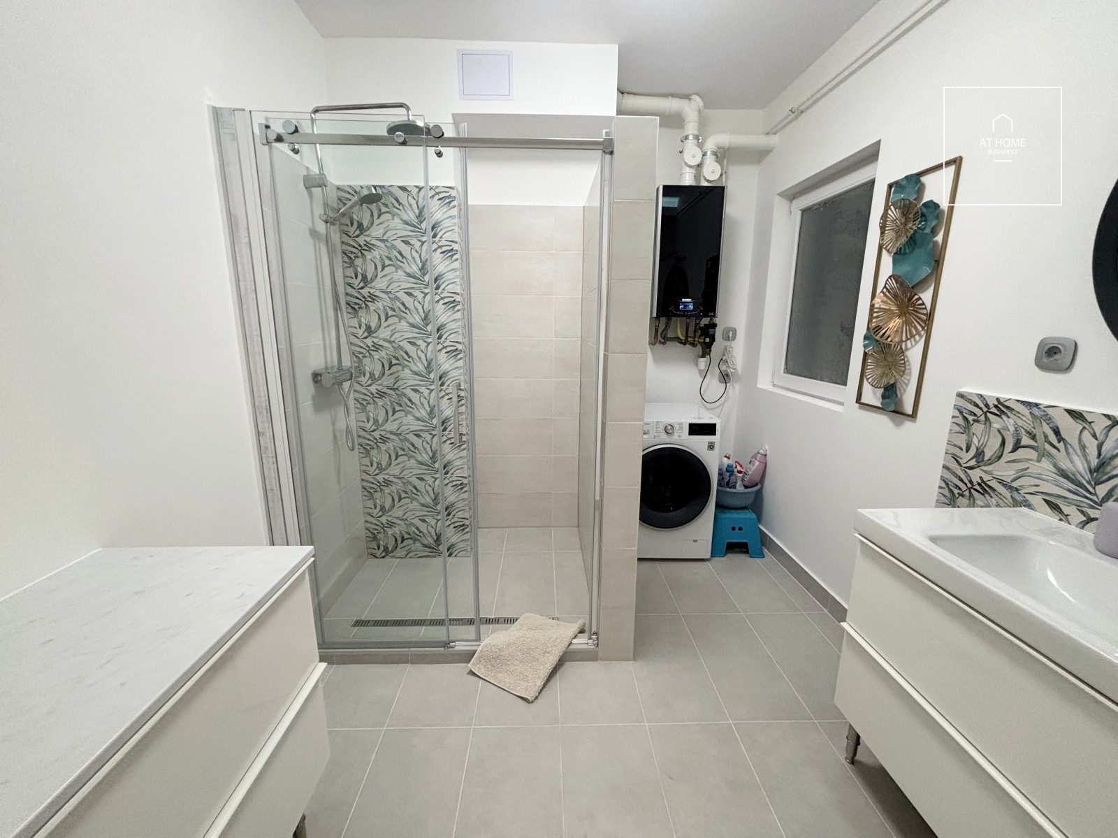 Refurbished 3-bedroom apartment for rent in the Palace quartier