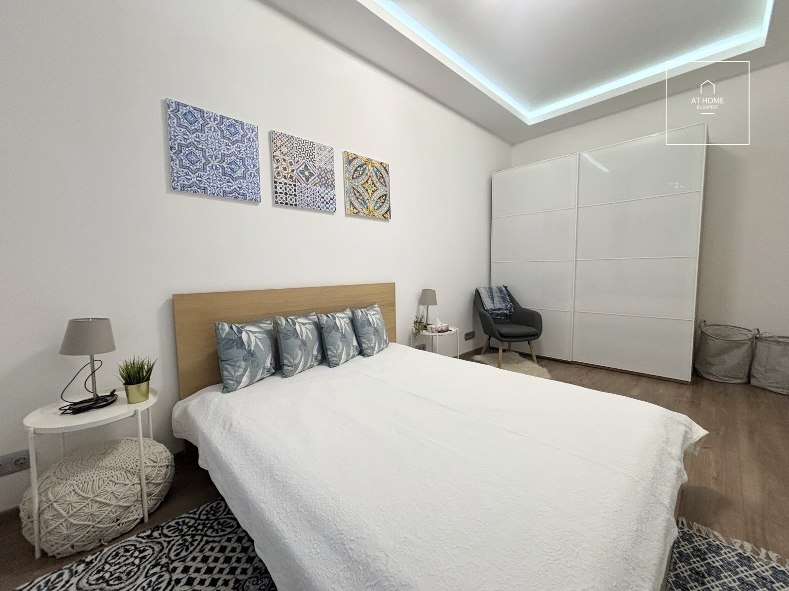 Refurbished 3-bedroom apartment for rent in the Palace quartier