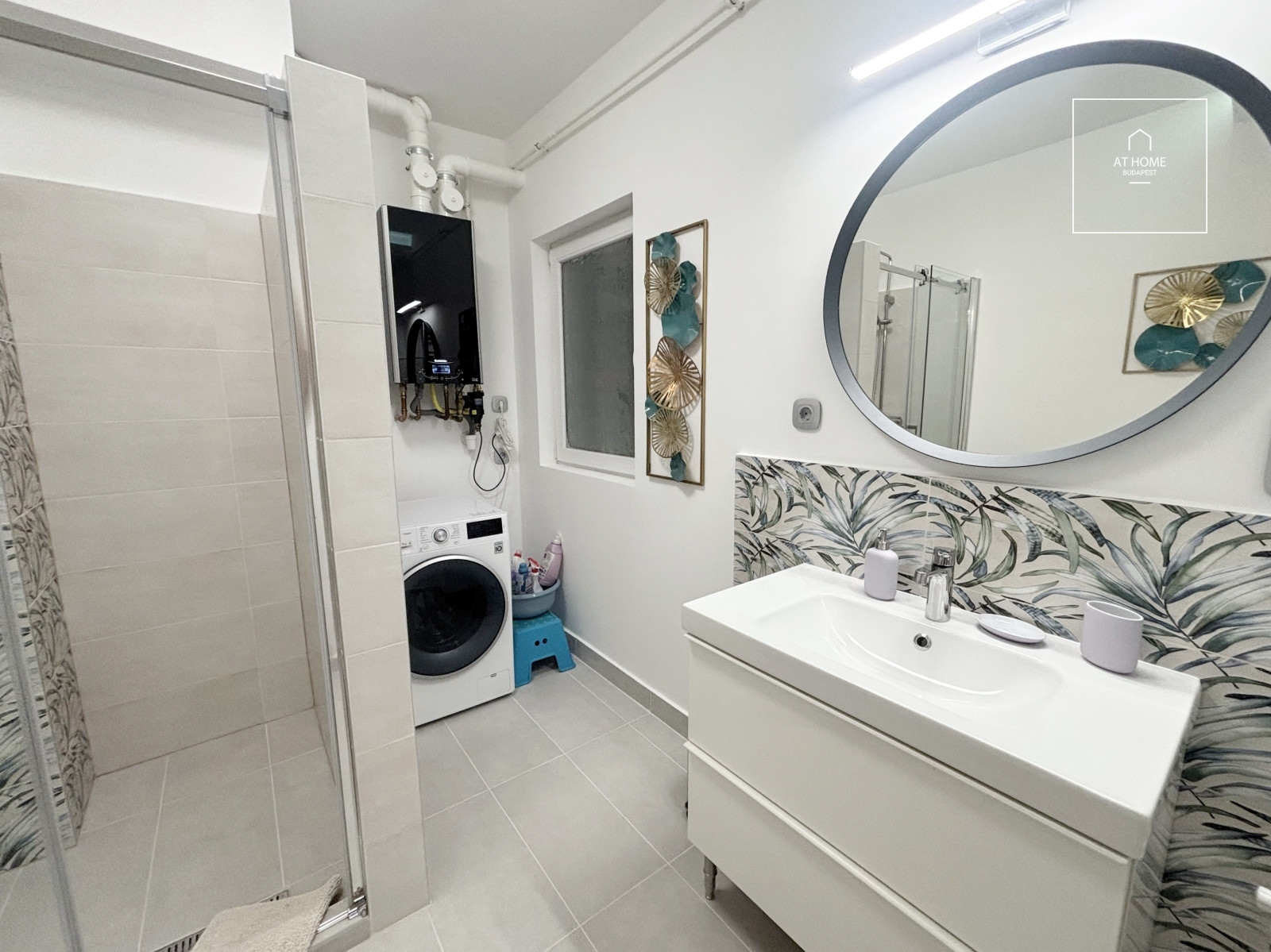 Refurbished 3-bedroom apartment for rent in the Palace quartier