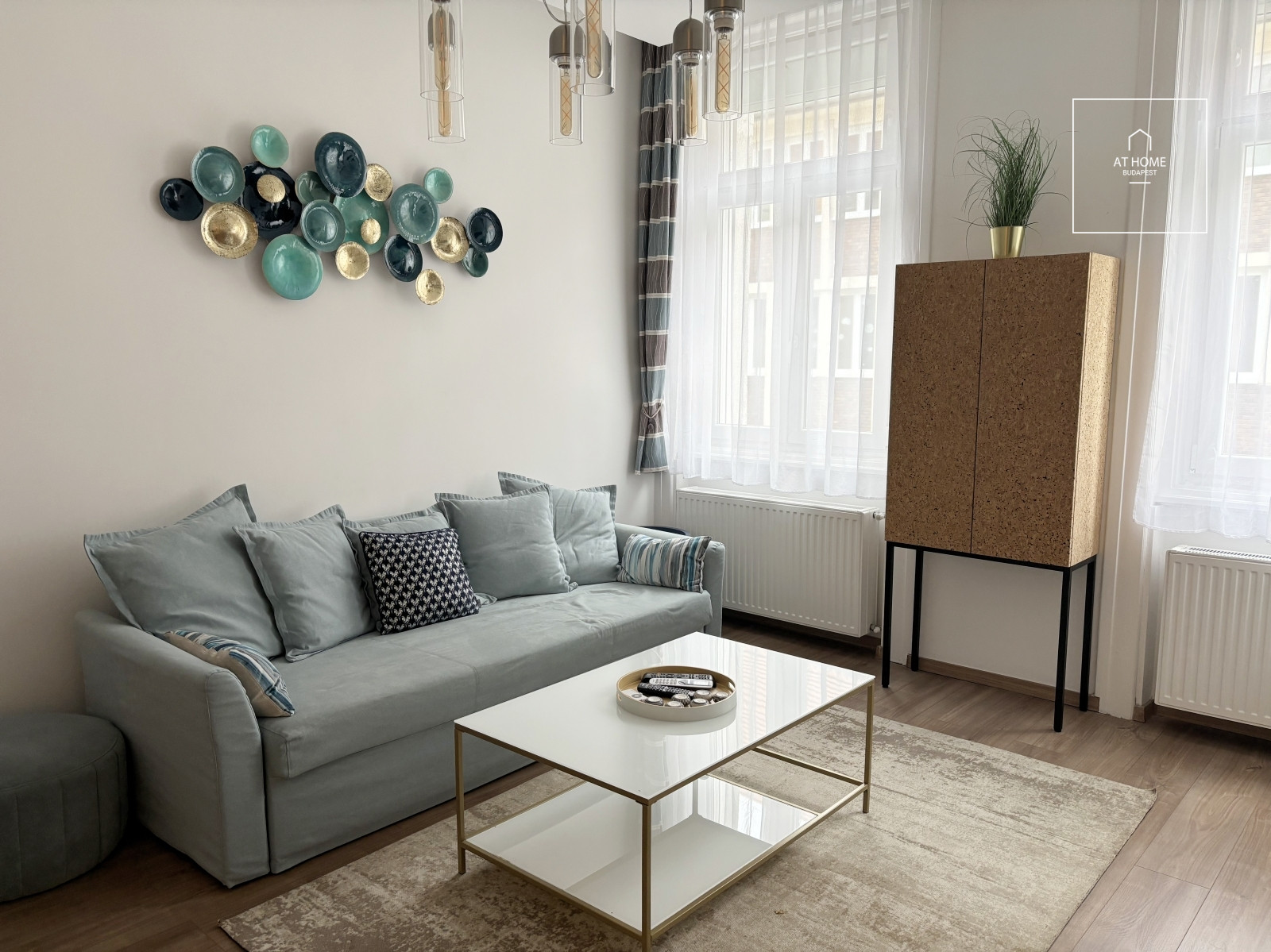 Refurbished 3-bedroom apartment for rent in the Palace quartier