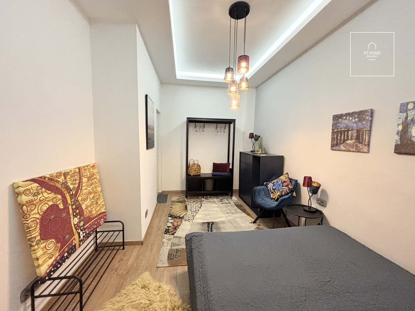 Refurbished 3-bedroom apartment for rent in the Palace quartier