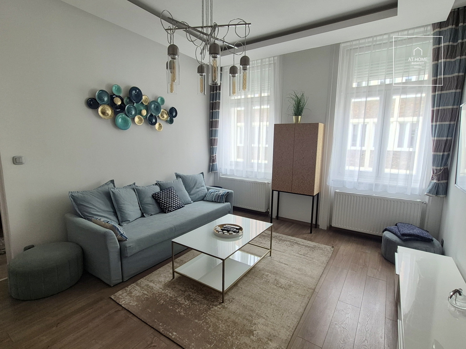 Refurbished 3-bedroom apartment for rent in the Palace quartier