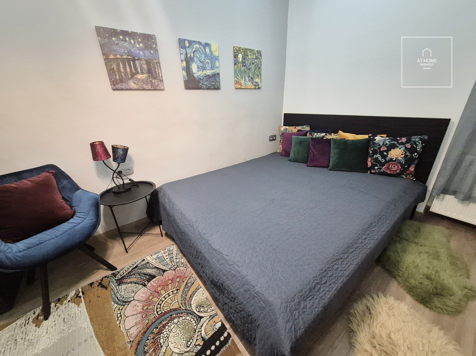 Refurbished 3-bedroom apartment for rent in the Palace quartier