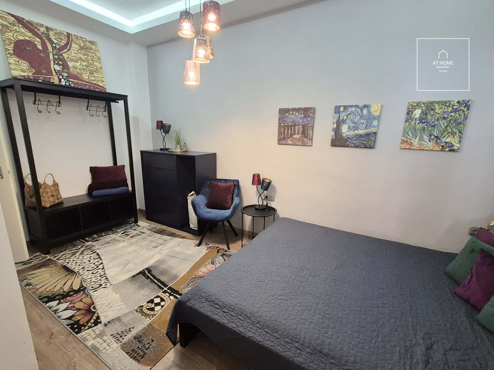 Refurbished 3-bedroom apartment for rent in the Palace quartier