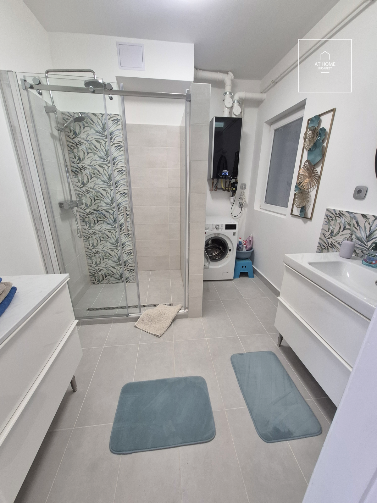 Refurbished 3-bedroom apartment for rent in the Palace quartier