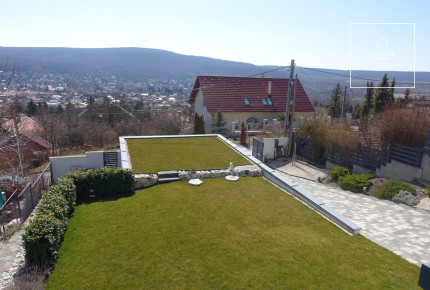 Detached house with pool for rent in Nagykovácsi