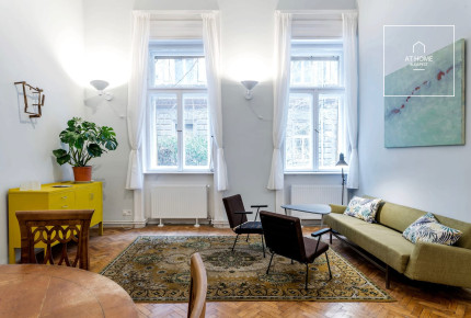 3 bedroom renovated apartment Palotanegyed, Budapest