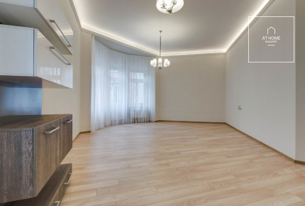 Refurbished 2-Bedroom Apartment in District V, Belváros-Lipótváros