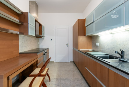 Three-bedroom luxury apartment with a panoramic view of the Danube, Budapest V. district Lipótváros