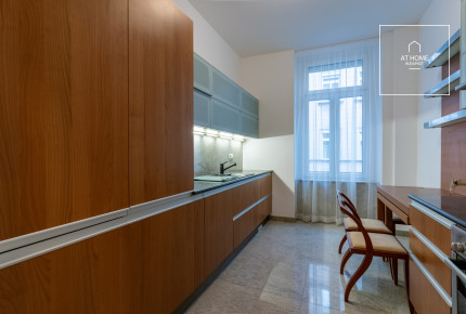 Three-bedroom luxury apartment with a panoramic view of the Danube, Budapest V. district Lipótváros