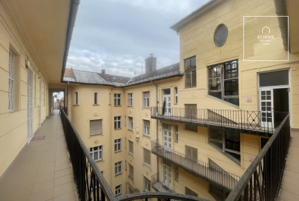 5th floor apartment with balcony and city view for sale, district 7, Budapest