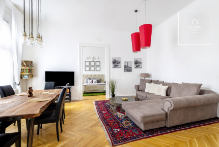 Beautifully renovated 3-bedroom apartment for rent at the foot of the Szabadság híd Budapest IX. district