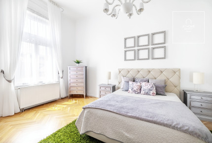 Beautifully renovated 3-bedroom apartment for rent at the foot of the Szabadság híd Budapest IX. district