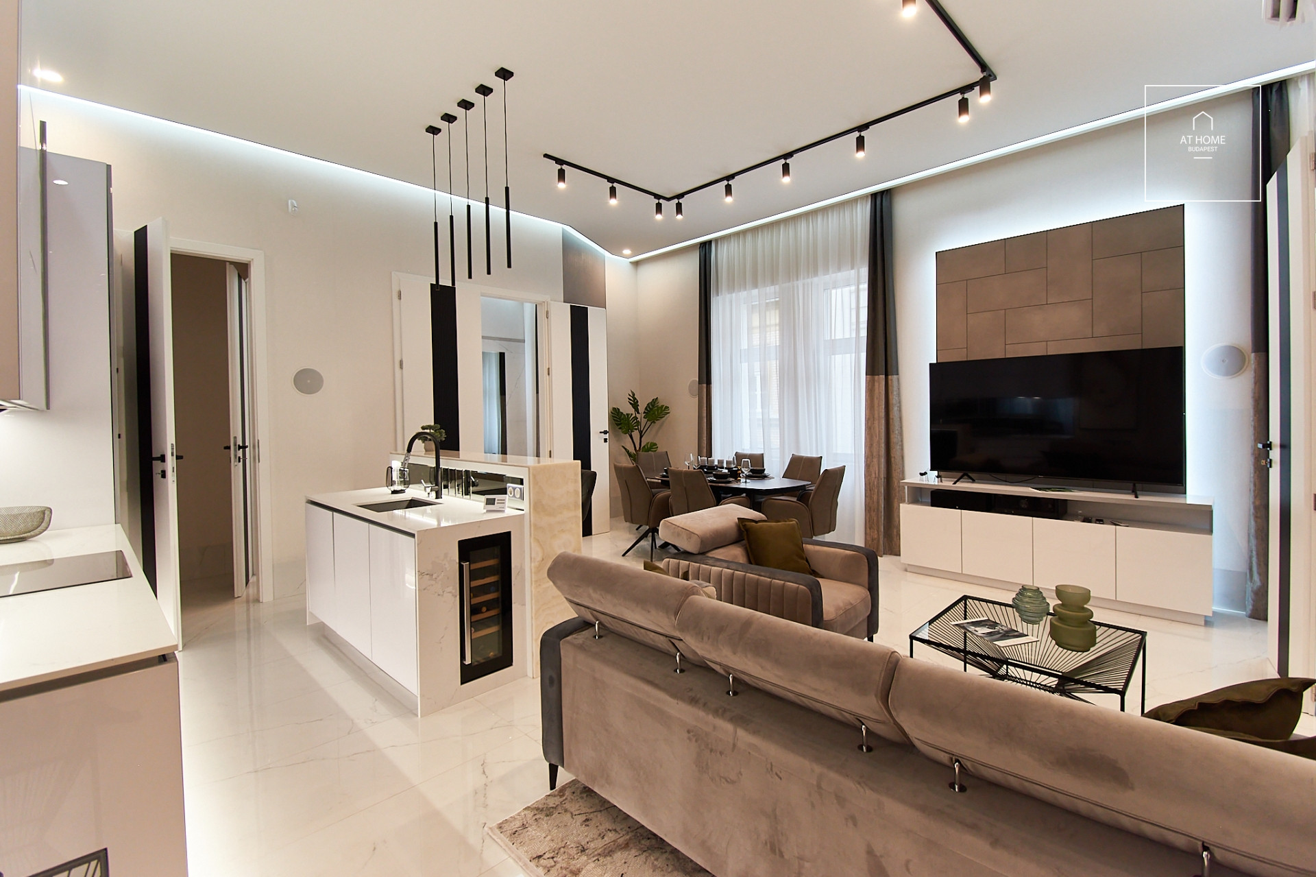 Exclusive classical luxury apartment for sale in Budapest, 5th district, Downtown