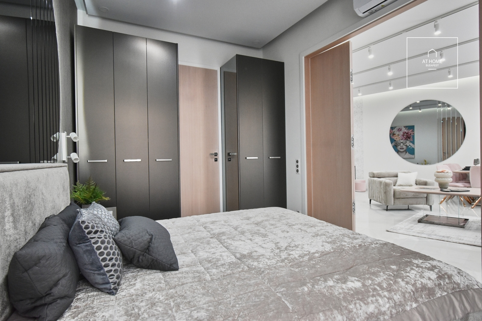 Exclusive classical luxury apartment for sale in Budapest, 5th district, Downtown