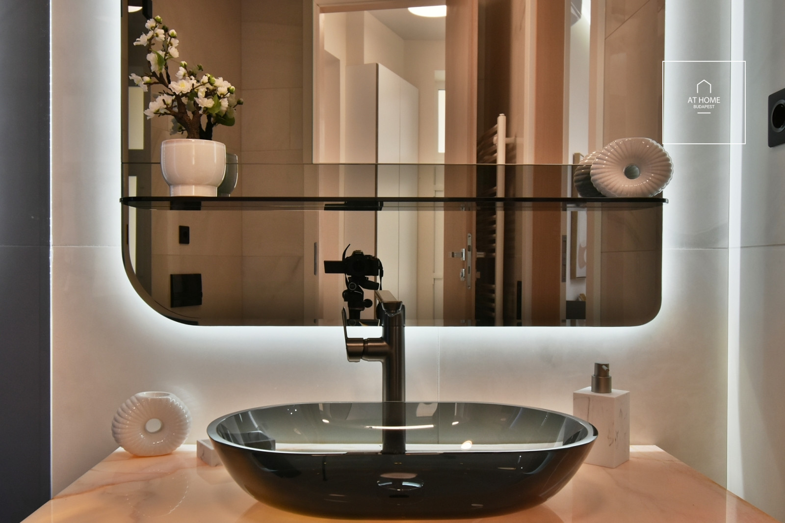 Exclusive classical luxury apartment for sale in Budapest, 5th district, Downtown