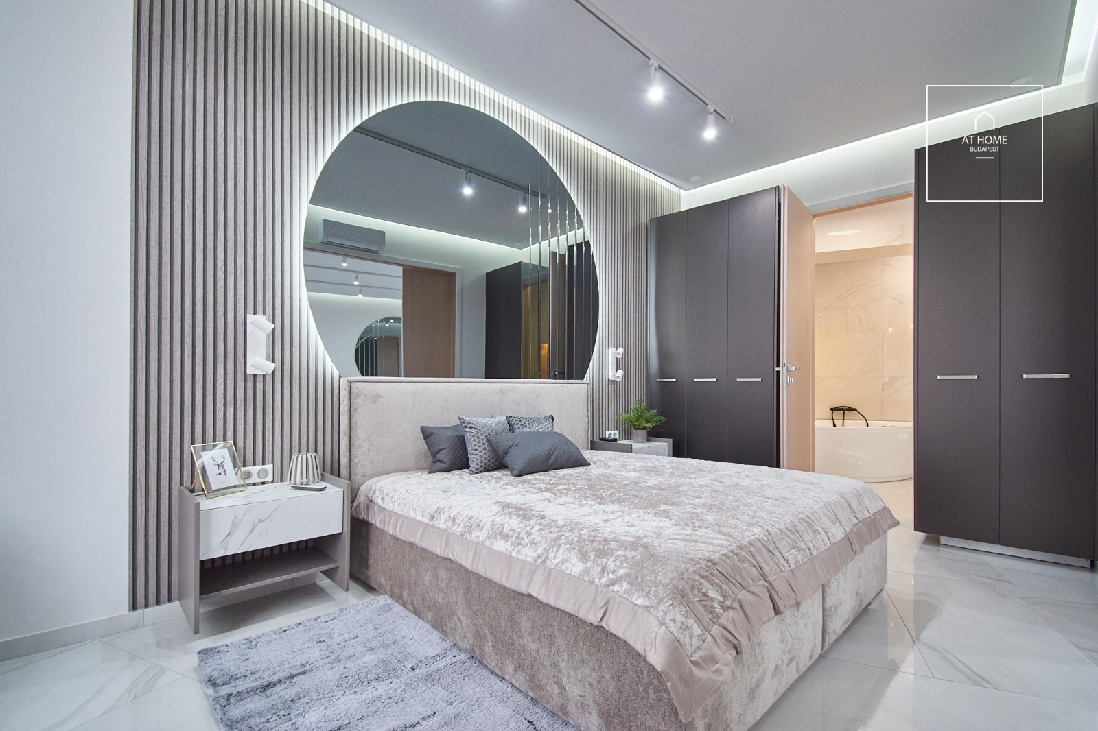 Exclusive classical luxury apartment for sale in Budapest, 5th district, Downtown