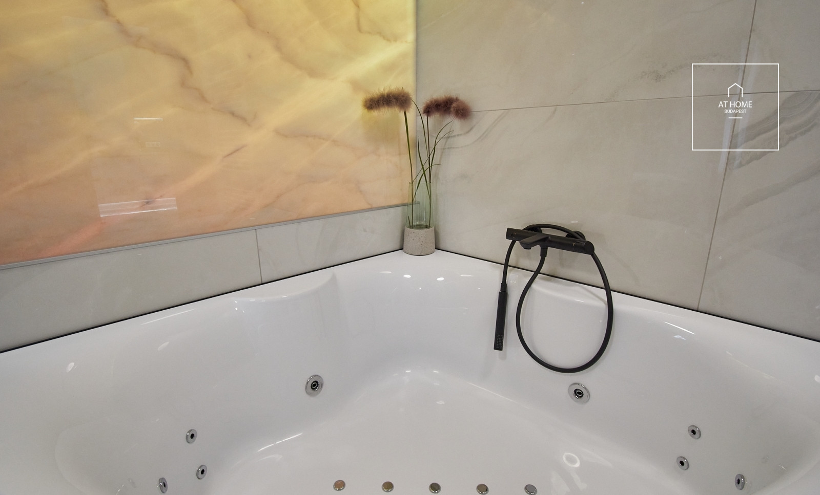 Exclusive classical luxury apartment for sale in Budapest, 5th district, Downtown