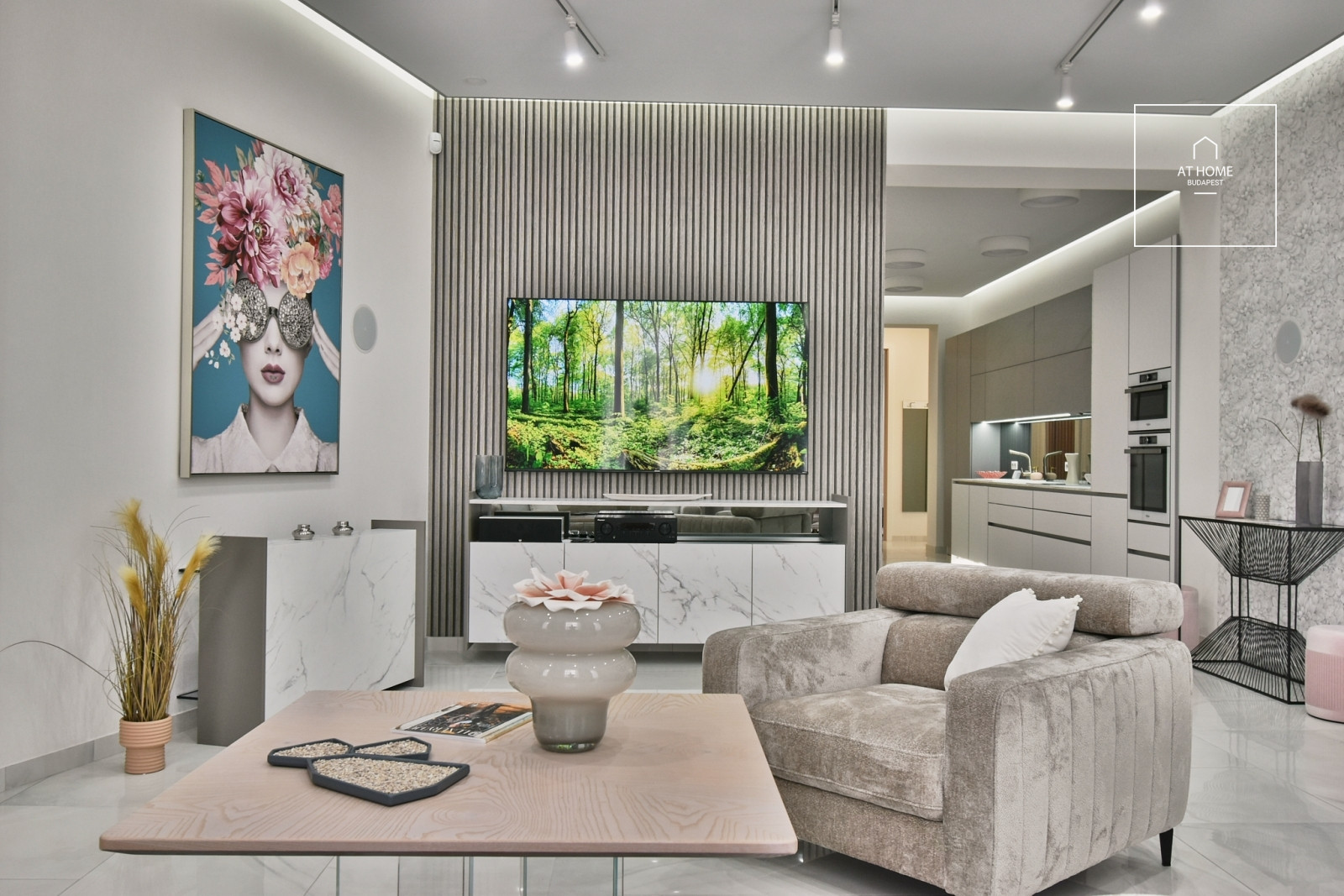 Exclusive classical luxury apartment for sale in Budapest, 5th district, Downtown