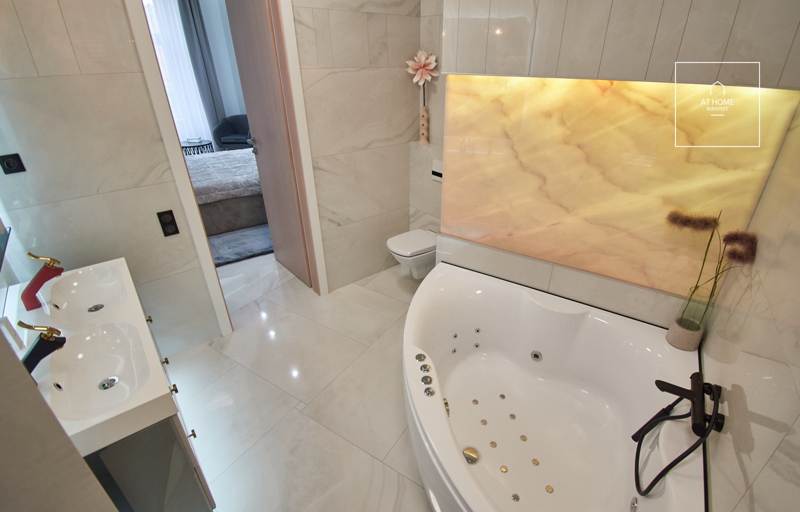 Exclusive classical luxury apartment for sale in Budapest, 5th district, Downtown