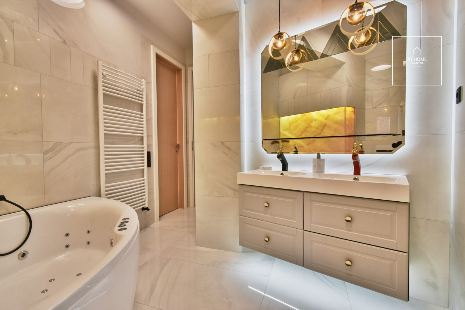 Exclusive classical luxury apartment for sale in Budapest, 5th district, Downtown