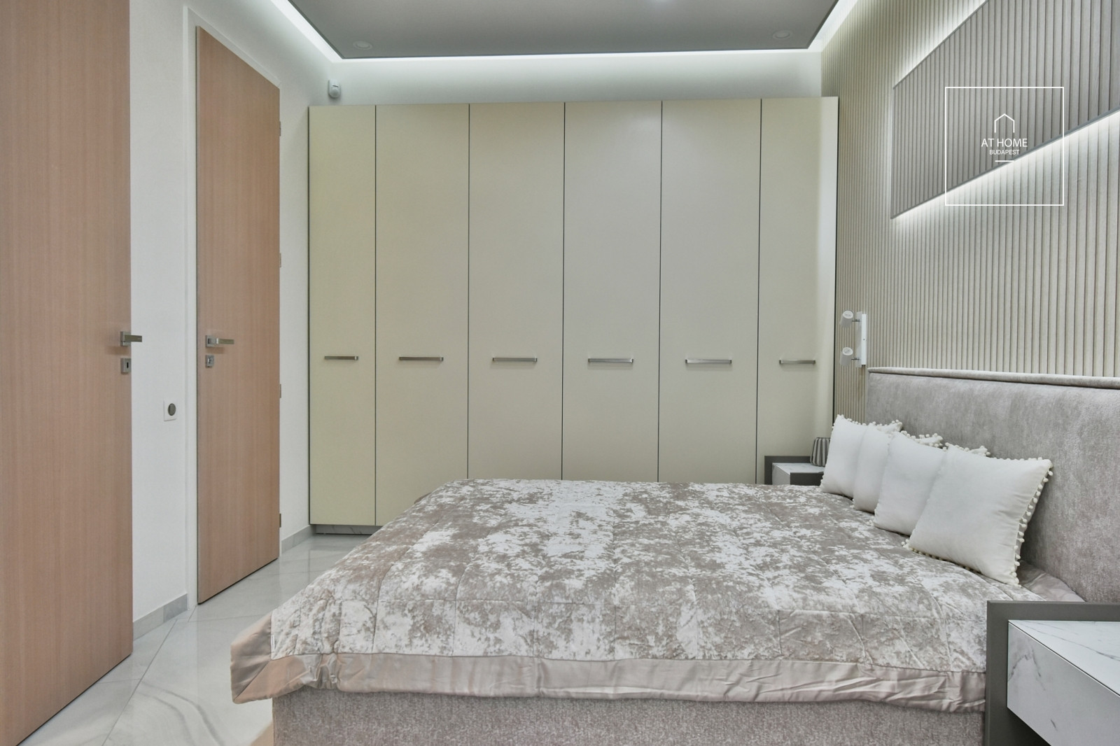 Exclusive classical luxury apartment for sale in Budapest, 5th district, Downtown