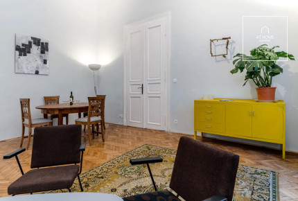 3 bedroom renovated apartment Palotanegyed, Budapest