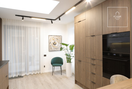 Three-bedroom luxury apartment for rent in Budapest, District VI, Terézváros