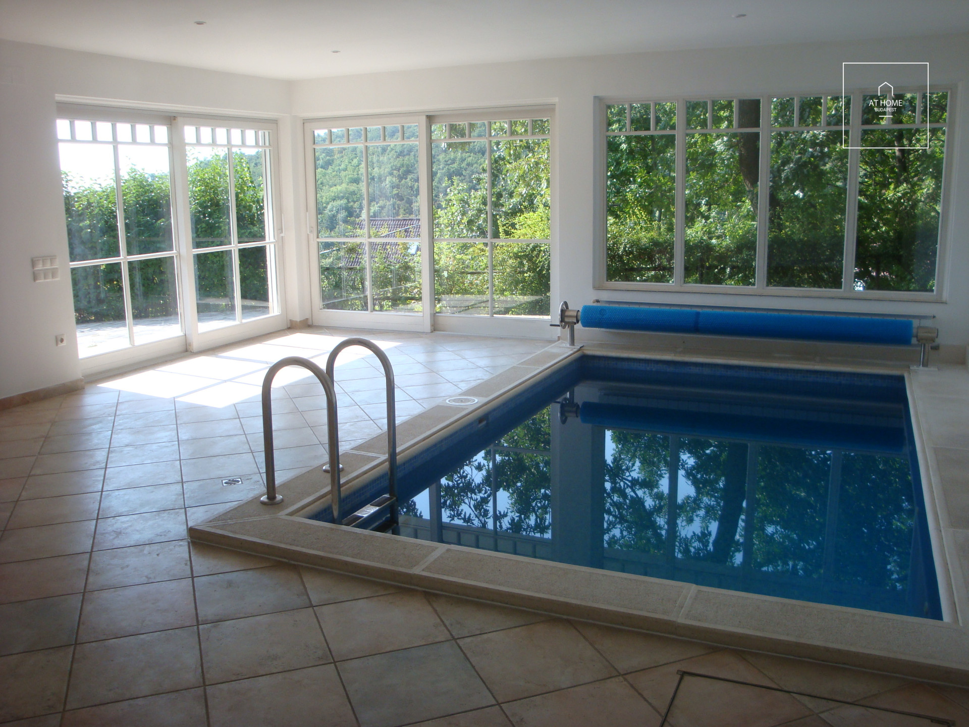 Refurbished sunny detached house for rent Budapest XII. district, Farkasvölgy