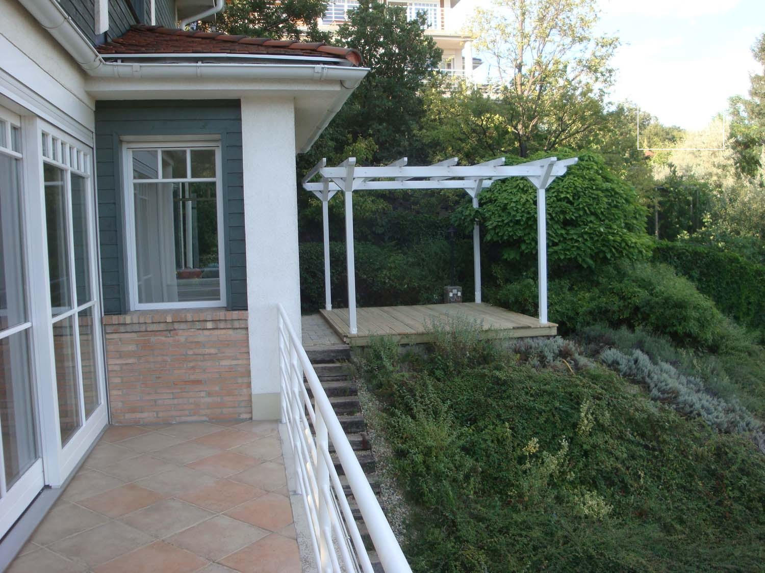 Refurbished sunny detached house for rent Budapest XII. district, Farkasvölgy