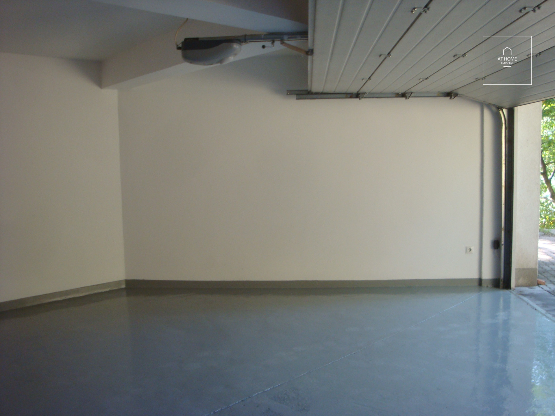 Refurbished sunny detached house for rent Budapest XII. district, Farkasvölgy