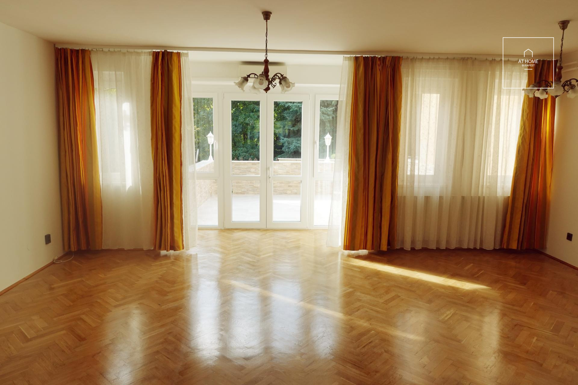 Sunny row house for rent Budapest II. district, Pálvölgy