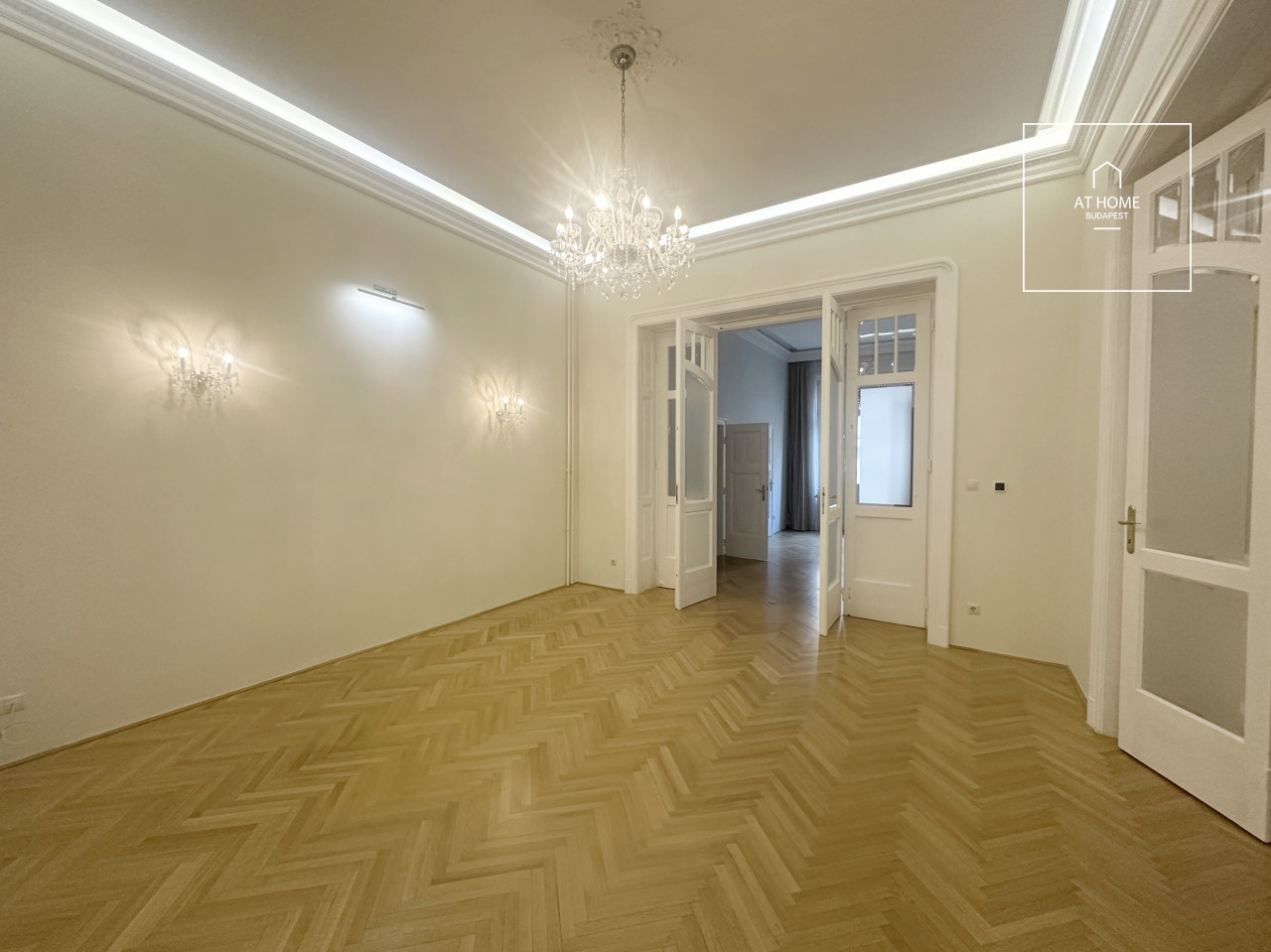 Three-bedroom apartment for rent in Budapest, District V, Lipótváros.