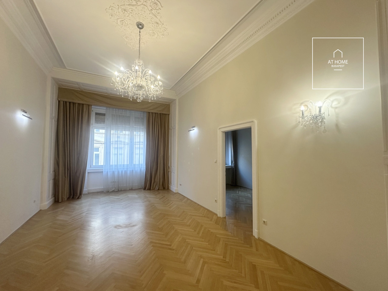 Three-bedroom apartment for rent in Budapest, District V, Lipótváros.