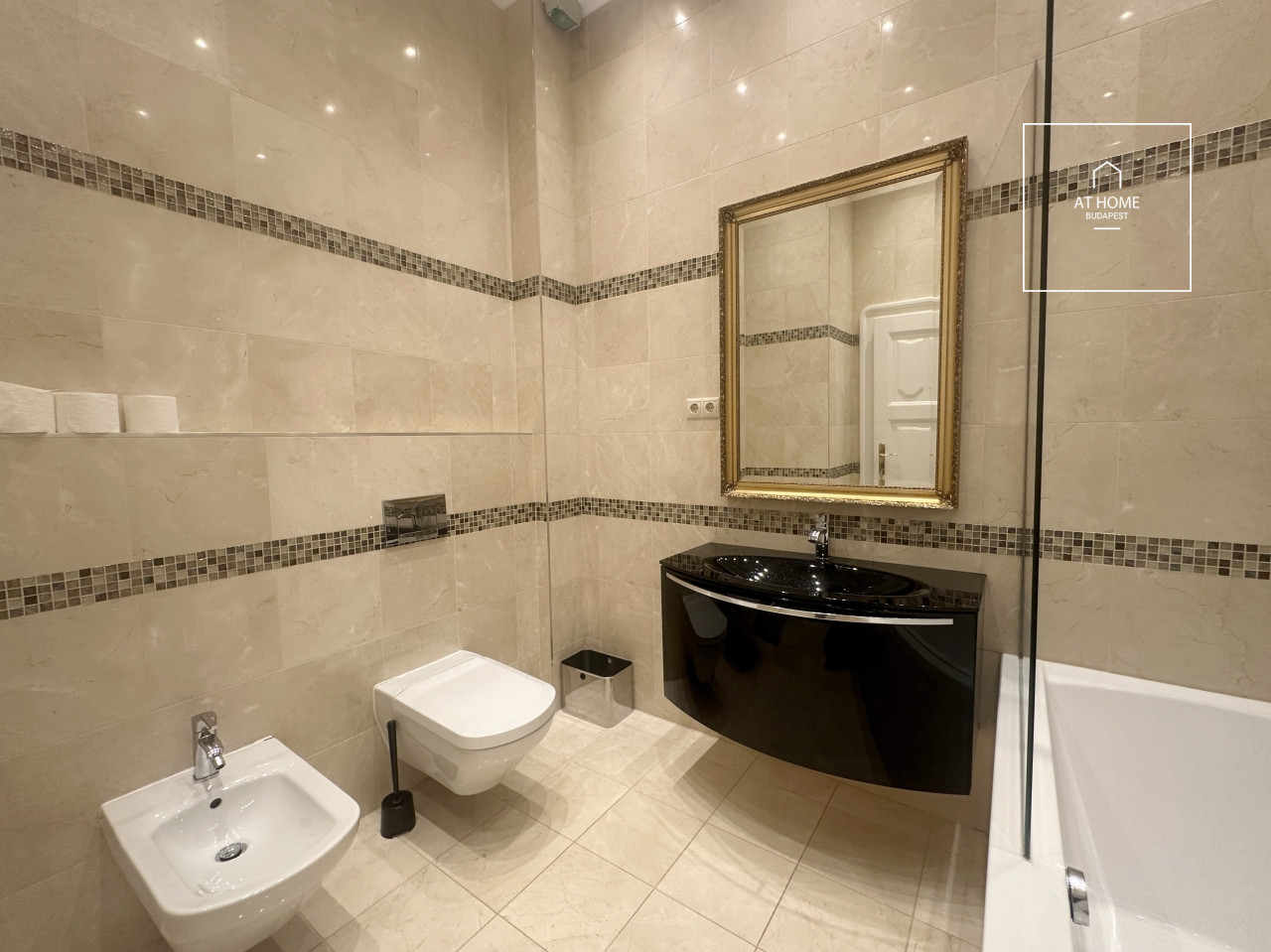 Three-bedroom apartment for rent in Budapest, District V, Lipótváros.