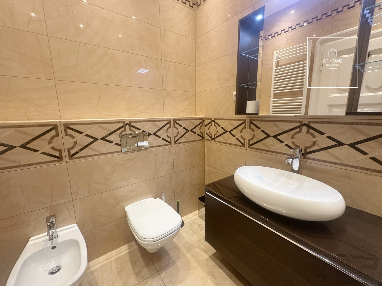 Three-bedroom apartment for rent in Budapest, District V, Lipótváros.