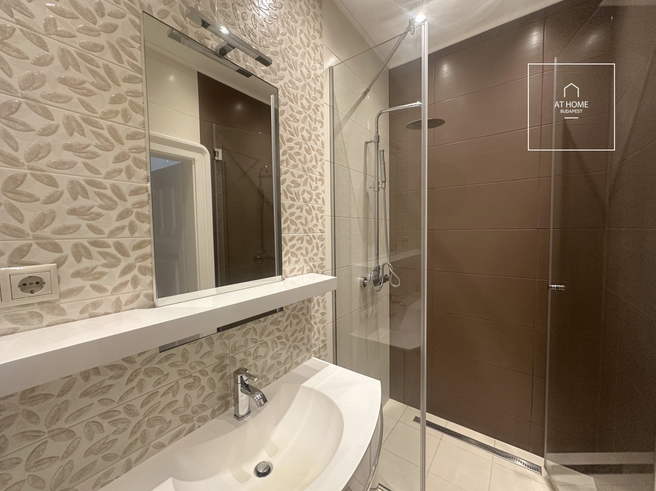 Three-bedroom apartment for rent in Budapest, District V, Lipótváros.