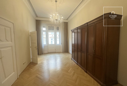 Three-bedroom apartment for rent in Budapest, District V, Lipótváros.