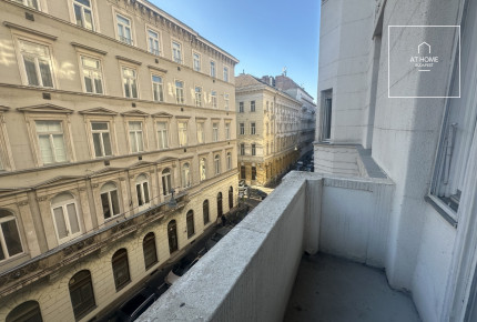 Three-bedroom apartment for rent in Budapest, District V, Lipótváros.