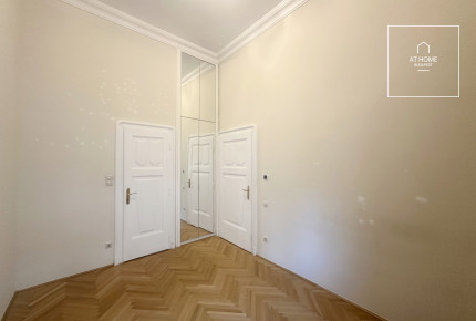 Three-bedroom apartment for rent in Budapest, District V, Lipótváros.