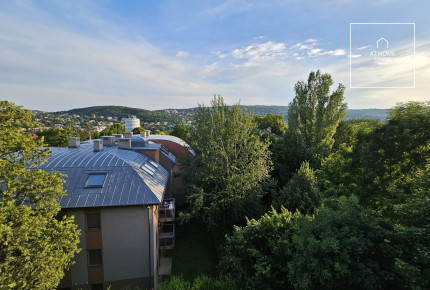 A three-bedroom premium apartment with a panoramic view for rent in Budapest, District II, Törökvész.